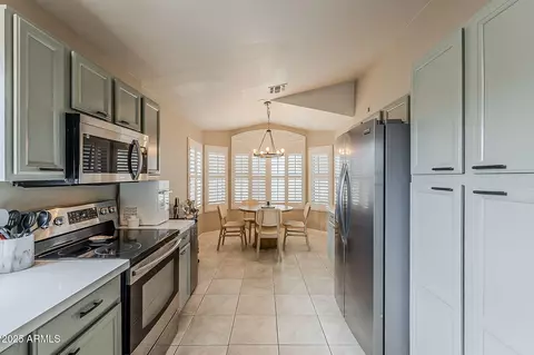 Kitchen - 2101 E Rosemonte Dr, Phoenix, AZ 85024 photo 5 of 5