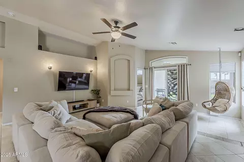 Living - 2101 E Rosemonte Dr, Phoenix, AZ 85024 photo 2 of 3