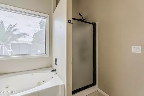 Bath - 2101 E Rosemonte Dr, Phoenix, AZ 85024 photo 3 of 5