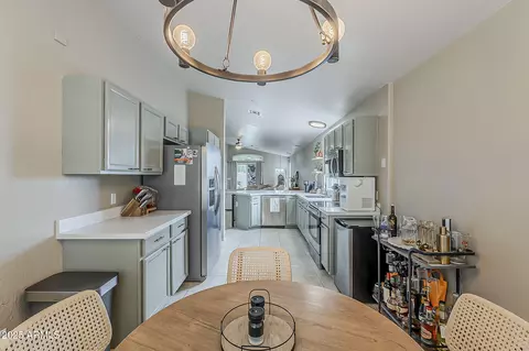 Kitchen - 2101 E Rosemonte Dr, Phoenix, AZ 85024 photo 2 of 5