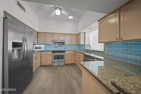 Kitchen - 4301 E Montecito Ave, Phoenix, AZ 85018 photo 2 of 2
