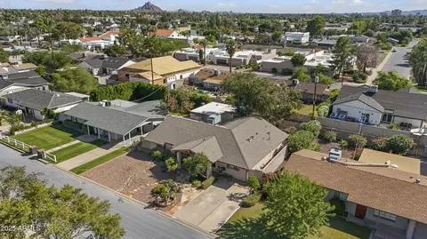 View/Area - 4301 E Montecito Ave, Phoenix, AZ 85018 photo 2 of 4