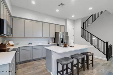 3041 N 37th Way, Phoenix, AZ 85018