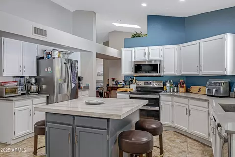 Kitchen - 14618 S 34th Pl, Phoenix, AZ 85044 photo 2 of 3