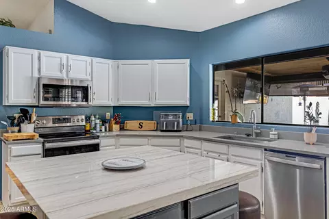 Kitchen - 14618 S 34th Pl, Phoenix, AZ 85044 photo 3 of 3
