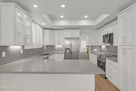 4043 E Paradise Dr, Phoenix, AZ 85028 photo 2