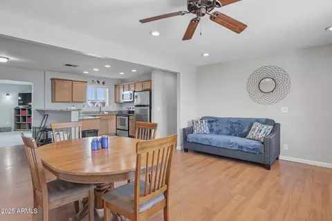 Dining - 3320 W Windrose Dr, Phoenix, AZ 85029 photo 3 of 3