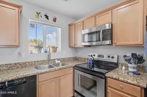 Kitchen - 3320 W Windrose Dr, Phoenix, AZ 85029 photo 3 of 4
