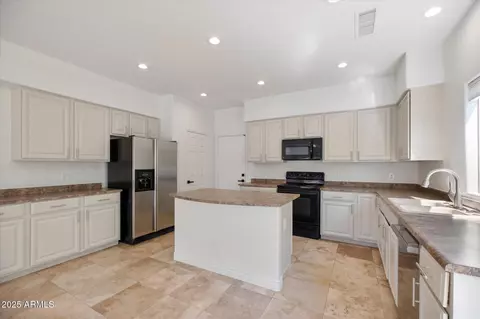 Kitchen - 10429 E Jerome Ave, Mesa, AZ 85209 photo 2 of 4
