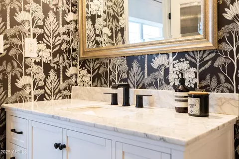 Bath - 829 N 8th Ave, Phoenix, AZ 85007 photo 6 of 7