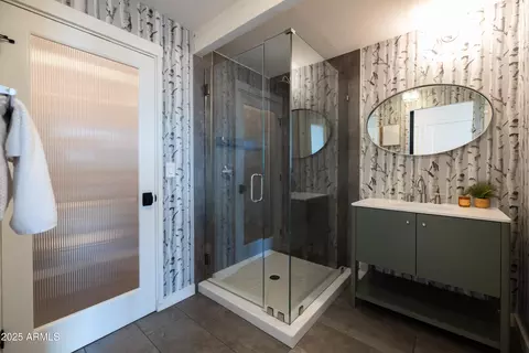 Bath - 829 N 8th Ave, Phoenix, AZ 85007 photo 1 of 7