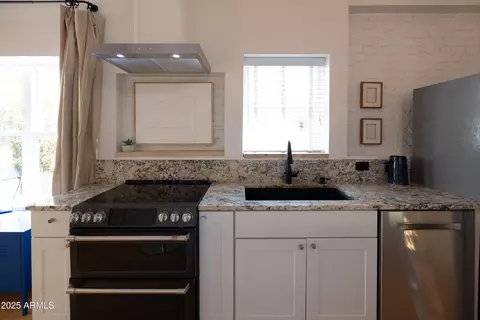 Kitchen - 829 N 8th Ave, Phoenix, AZ 85007 photo 2 of 6
