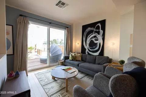 Living - 829 N 8th Ave, Phoenix, AZ 85007 photo 8 of 11
