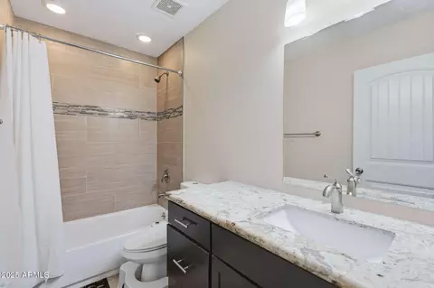 Bath - 2148 W Campbell Ave, Phoenix, AZ 85015 photo 2 of 4