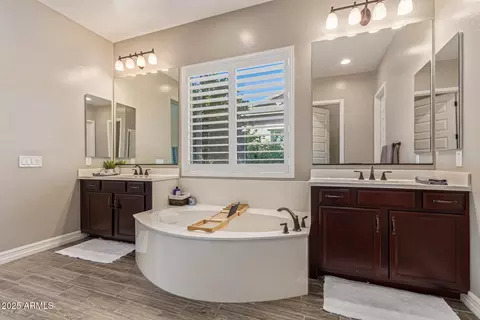 Bath - 1039 E Clifton Ave, Gilbert, AZ 85295 photo 2 of 4
