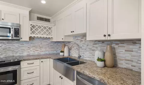 Kitchen - 4016 E Ludlow Dr, Phoenix, AZ 85032 photo 5 of 6