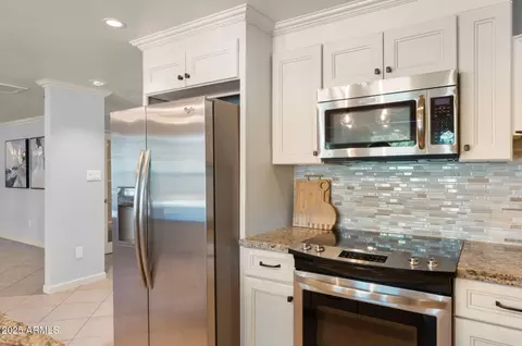 Kitchen - 4016 E Ludlow Dr, Phoenix, AZ 85032 photo 6 of 6