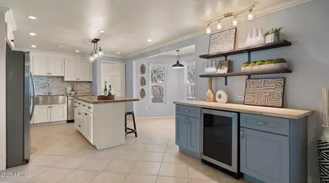 Kitchen - 4016 E Ludlow Dr, Phoenix, AZ 85032 photo 2 of 6