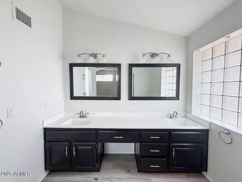 Bath - 7937 E Monte Ave, Mesa, AZ 85209 photo 5 of 9