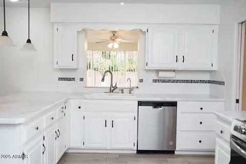 Kitchen - 7937 E Monte Ave, Mesa, AZ 85209 photo 1 of 7