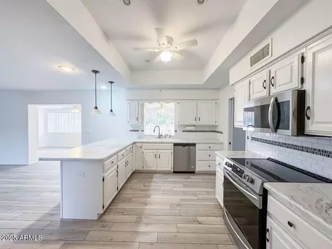 Kitchen - 7937 E Monte Ave, Mesa, AZ 85209 photo 2 of 7