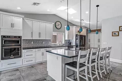 Kitchen - 4213 E Frye Rd, Phoenix, AZ 85048 photo 6 of 7