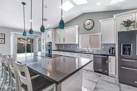 Kitchen - 4213 E Frye Rd, Phoenix, AZ 85048 photo 5 of 7