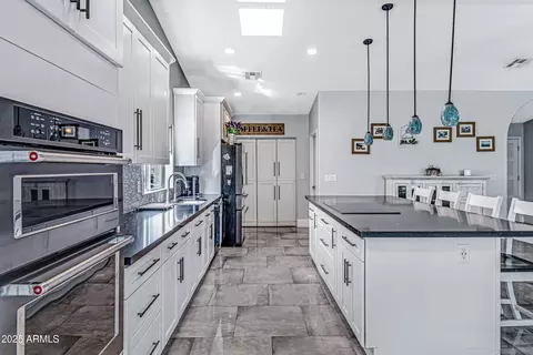 Kitchen - 4213 E Frye Rd, Phoenix, AZ 85048 photo 4 of 7