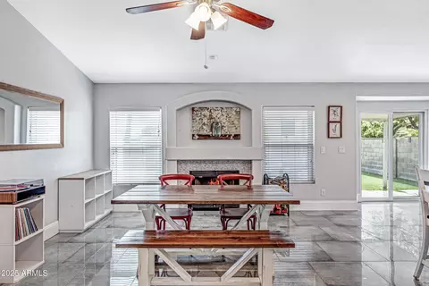 Dining - 4213 E Frye Rd, Phoenix, AZ 85048 photo 3 of 4