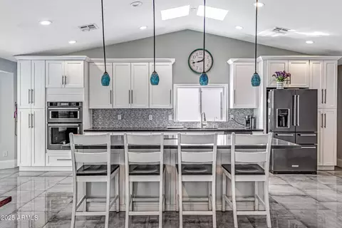 Kitchen - 4213 E Frye Rd, Phoenix, AZ 85048 photo 2 of 7