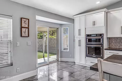 Kitchen - 4213 E Frye Rd, Phoenix, AZ 85048 photo 1 of 7