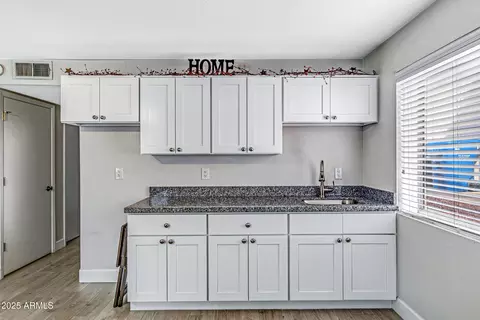 Kitchen - 4213 E Frye Rd, Phoenix, AZ 85048 photo 7 of 7