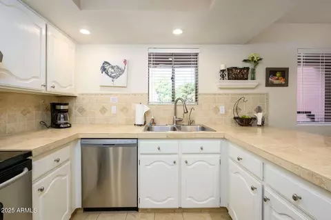 Kitchen - 4303 E Cactus Rd S #322, Phoenix, AZ 85032 photo 2 of 3
