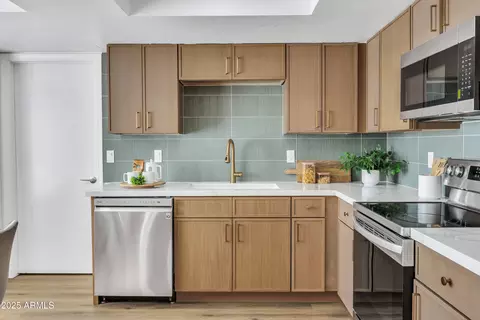 Kitchen - 2235 E Dolphin Ave, Mesa, AZ 85204 photo 3 of 4