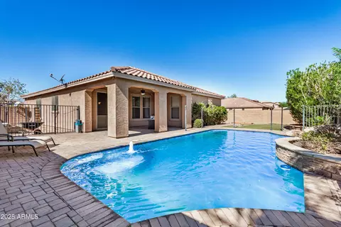 6919 S Onyx Dr, Chandler, AZ 85249