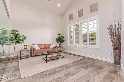 Living - 860 E Oakland St, Gilbert, AZ 85295 photo 1 of 4