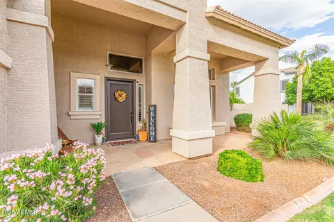 Exterior - 860 E Oakland St, Gilbert, AZ 85295 photo 14 of 31