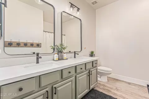Bath - 860 E Oakland St, Gilbert, AZ 85295 photo 4 of 6