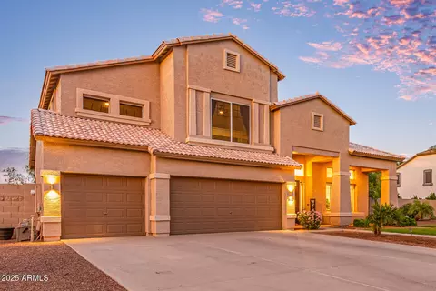 Exterior - 860 E Oakland St, Gilbert, AZ 85295 photo 4 of 31