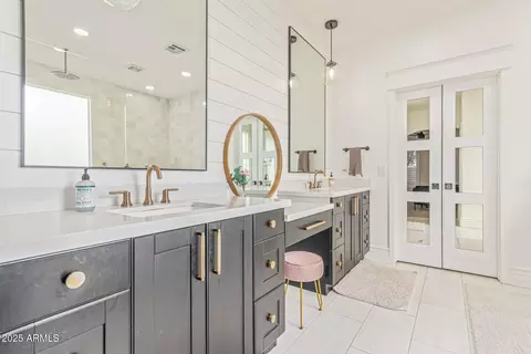 Bath - 860 E Oakland St, Gilbert, AZ 85295 photo 1 of 6