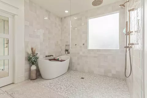 Bath - 860 E Oakland St, Gilbert, AZ 85295 photo 2 of 6