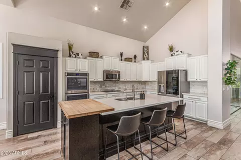 Kitchen - 860 E Oakland St, Gilbert, AZ 85295 photo 2 of 4
