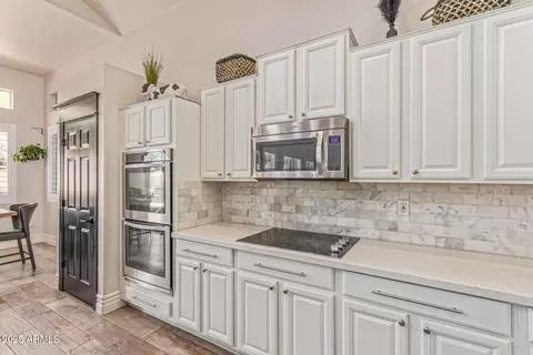 Kitchen - 860 E Oakland St, Gilbert, AZ 85295 photo 3 of 4