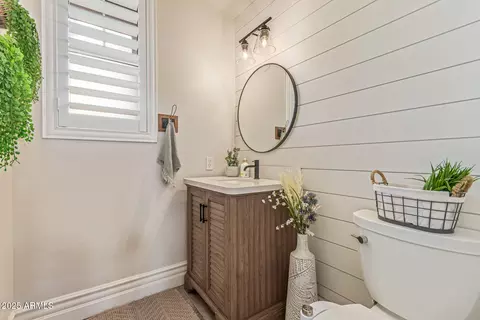Bath - 860 E Oakland St, Gilbert, AZ 85295 photo 6 of 6
