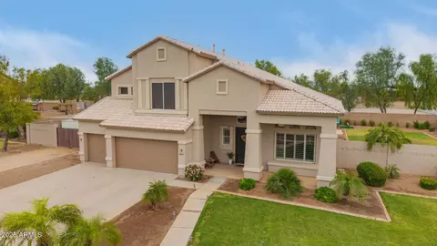 Exterior - 860 E Oakland St, Gilbert, AZ 85295 photo 15 of 32