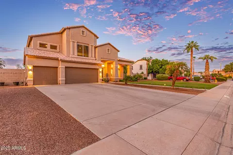 Exterior - 860 E Oakland St, Gilbert, AZ 85295 photo 3 of 31