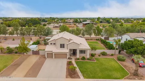 View/Area - 860 E Oakland St, Gilbert, AZ 85295 photo 1 of 5