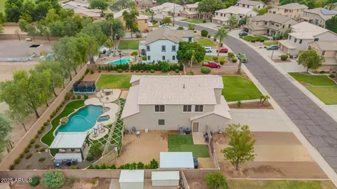 View/Area - 860 E Oakland St, Gilbert, AZ 85295 photo 3 of 5