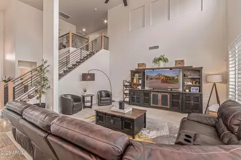 Living - 860 E Oakland St, Gilbert, AZ 85295 photo 2 of 4
