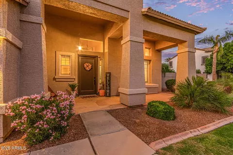 Exterior - 860 E Oakland St, Gilbert, AZ 85295 photo 7 of 31